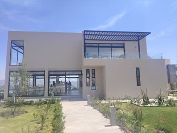 CASA EN VENTA 3 HABITACIONES Y SALA DE TV EN CD MESETA TOTALMENTE EQUIPADA Y GASTOS AL 5%