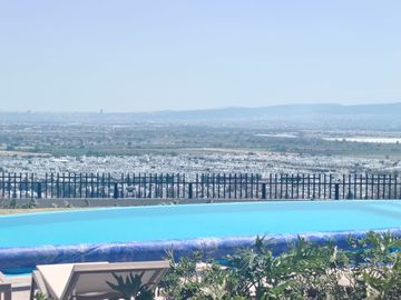 CASA EN VENTA 3 HABITACIONES Y SALA DE TV EN CD MESETA TOTALMENTE EQUIPADA Y GASTOS AL 5%