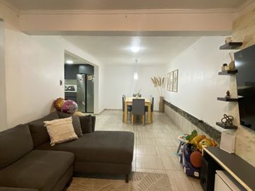CASA EN VENTA REMODELADA 3 PISOS