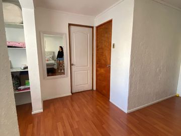 CASA EN VENTA REMODELADA 3 PISOS