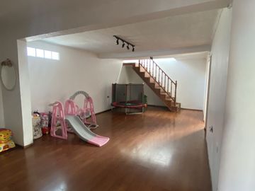 CASA EN VENTA REMODELADA 3 PISOS