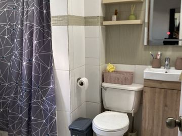 CASA EN VENTA REMODELADA 3 PISOS