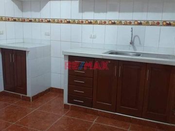 Se Alquila Departamento En Primer Piso con cochera,  En Surco
