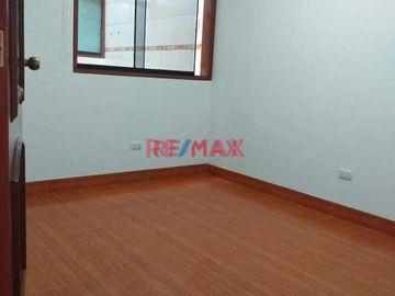 Se Alquila Departamento En Primer Piso con cochera,  En Surco