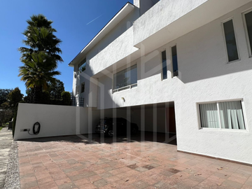 RESIDENCIA ESPECTACULAR  EN VENTA LISTA PARA HABITAR EN CLUB DE GOLF VALLESCONDIDO.