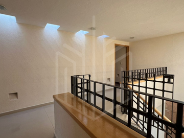 RESIDENCIA ESPECTACULAR  EN VENTA LISTA PARA HABITAR EN CLUB DE GOLF VALLESCONDIDO.
