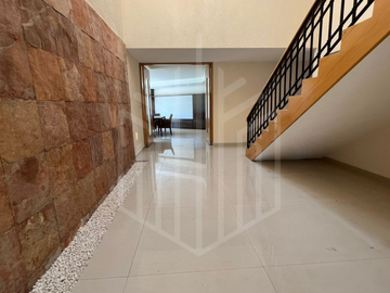 RESIDENCIA ESPECTACULAR  EN VENTA LISTA PARA HABITAR EN CLUB DE GOLF VALLESCONDIDO.