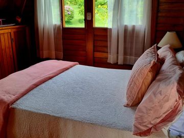 Vendo hermoso Chalet, La Clorinda, vía al mar.