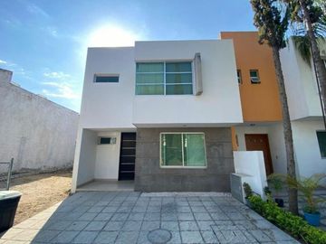 CASA EN VENTA EN JARDIN DE LAS MORAS, TLAJOMULCO DE ZUÑIGA