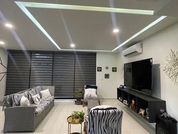 EXCLUSIVA CASA EN VENTA CON PANELES SOLARES DE ENTREGA INMEDIATA