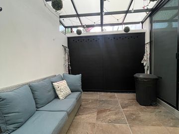 EXCLUSIVA CASA EN VENTA CON PANELES SOLARES DE ENTREGA INMEDIATA