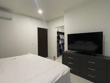 EXCLUSIVA CASA EN VENTA CON PANELES SOLARES DE ENTREGA INMEDIATA