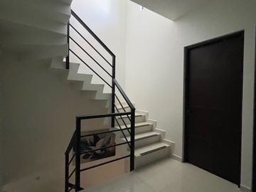 EXCLUSIVA CASA EN VENTA CON PANELES SOLARES DE ENTREGA INMEDIATA