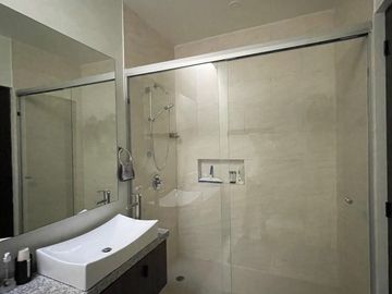EXCLUSIVA CASA EN VENTA CON PANELES SOLARES DE ENTREGA INMEDIATA