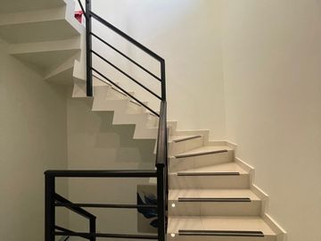 EXCLUSIVA CASA EN VENTA CON PANELES SOLARES DE ENTREGA INMEDIATA