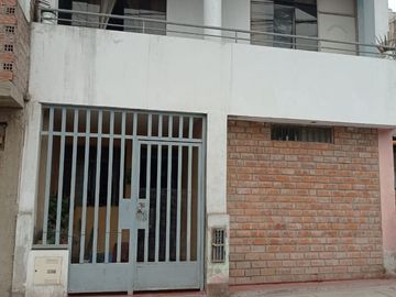 Venta De Casa De 2 Pisos En Villa El Salvador