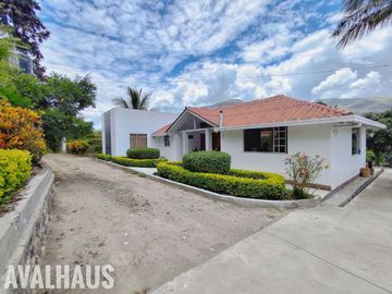 FINCA, CON DOS CASAS, EN PAMBAHACIENDA-MASCARILLA, MIRA A 30 MINUTOS DE IBARRA