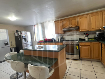CASA EXCLUSIVA EN VENTA CON VISTA AL GOLF EN VALLESCONDIDO