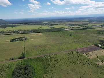 Fracciones de 1 hectárea en venta en Los Reartes 