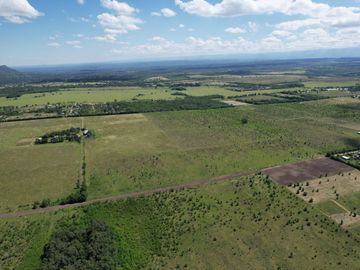 Fracciones de 1 hectárea en venta en Los Reartes 