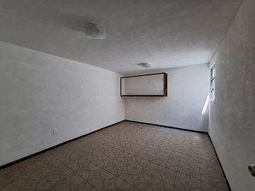 Casa en Venta con Habitación en primer nivel en la Providencia Siglo XXI.