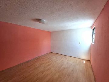 Casa en Venta con Habitación en primer nivel en la Providencia Siglo XXI.