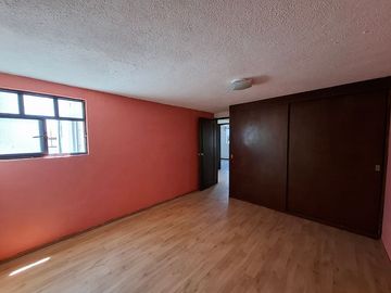 Casa en Venta con Habitación en primer nivel en la Providencia Siglo XXI.