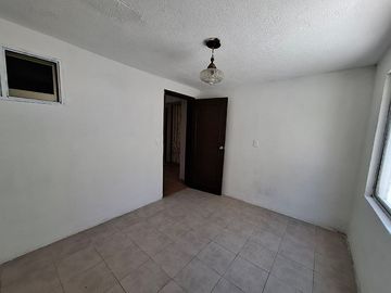 Casa en Venta con Habitación en primer nivel en la Providencia Siglo XXI.