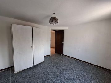 Casa en Venta con Habitación en primer nivel en la Providencia Siglo XXI.