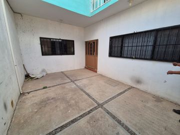 Casa de dos pisos y terraza con 3 recamaras y 2 baños en Granjas Banthi
