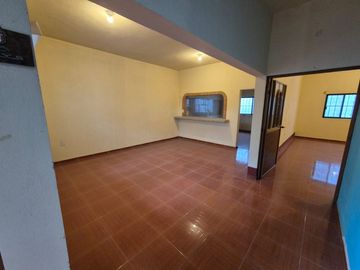 Casa de dos pisos y terraza con 3 recamaras y 2 baños en Granjas Banthi