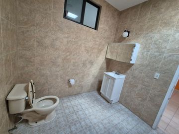 Casa de dos pisos y terraza con 3 recamaras y 2 baños en Granjas Banthi