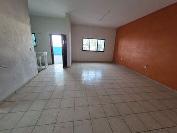 Casa de dos pisos y terraza con 3 recamaras y 2 baños en Granjas Banthi