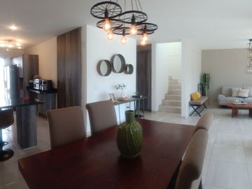CASA EN VENTA EN CORREGIDORA, QUERETARO