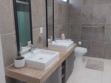 CASA EN VENTA EN CORREGIDORA, QUERETARO