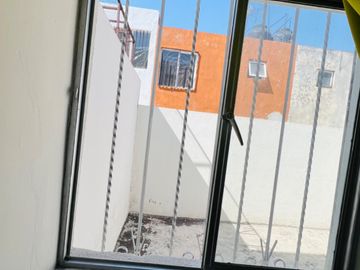 OPORTUNIDAD DE INVERSIÓN CASA EN LOMAS DE SAN JUAN, EN CALLE MONTE SINAI, PROPIO PARA USAR COMO CASA CON LOCAL COMERCIAL, OFICINA, ETC...