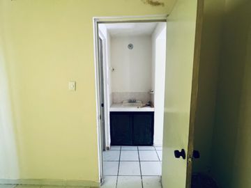 OPORTUNIDAD DE INVERSIÓN CASA EN LOMAS DE SAN JUAN, EN CALLE MONTE SINAI, PROPIO PARA USAR COMO CASA CON LOCAL COMERCIAL, OFICINA, ETC...