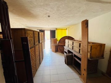 OPORTUNIDAD DE INVERSIÓN CASA EN LOMAS DE SAN JUAN, EN CALLE MONTE SINAI, PROPIO PARA USAR COMO CASA CON LOCAL COMERCIAL, OFICINA, ETC...