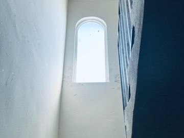 OPORTUNIDAD DE INVERSIÓN CASA EN LOMAS DE SAN JUAN, EN CALLE MONTE SINAI, PROPIO PARA USAR COMO CASA CON LOCAL COMERCIAL, OFICINA, ETC...