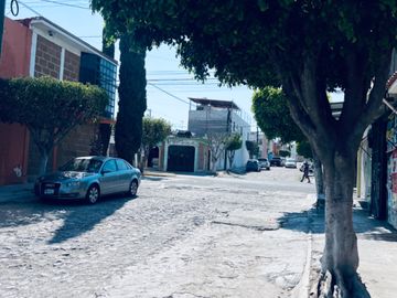 OPORTUNIDAD DE INVERSIÓN CASA EN LOMAS DE SAN JUAN, EN CALLE MONTE SINAI, PROPIO PARA USAR COMO CASA CON LOCAL COMERCIAL, OFICINA, ETC...