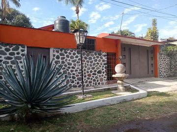 CASA EN VENTA EN COL. MANTANTIALES