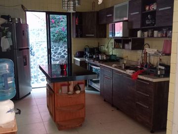 CASA EN VENTA EN COL. MANTANTIALES