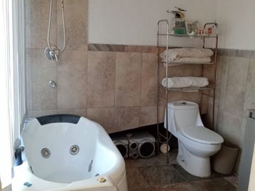 CASA EN VENTA EN COL. MANTANTIALES
