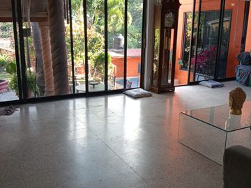 CASA EN VENTA EN COL. MANTANTIALES