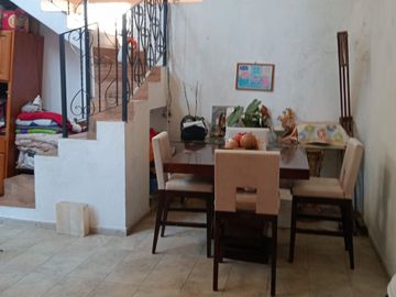 CASA EN VENTA EN COL. MANTANTIALES