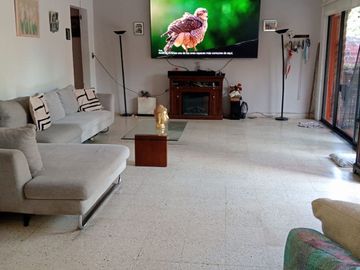 CASA EN VENTA EN COL. MANTANTIALES