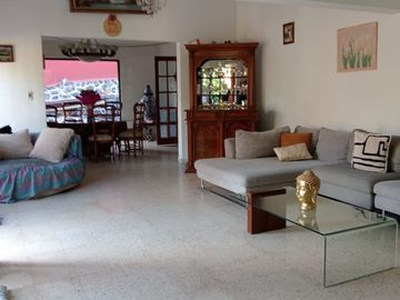 CASA EN VENTA EN COL. MANTANTIALES