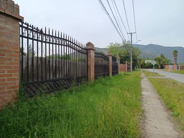 Se vende 1 Á, con cHasa y centro de evento, Patente