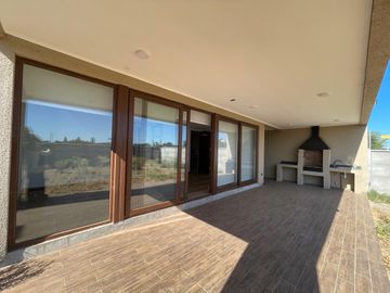 SE VENDE CASA