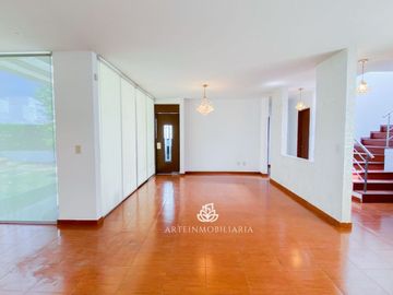 CASA REAL ESMERALDA. ZONA ESMERALDA. BOSQUE ESMERALDA. 3 RECAMARAS, 4 ESTACIONAMIENTOS, JARDÍN PLANO